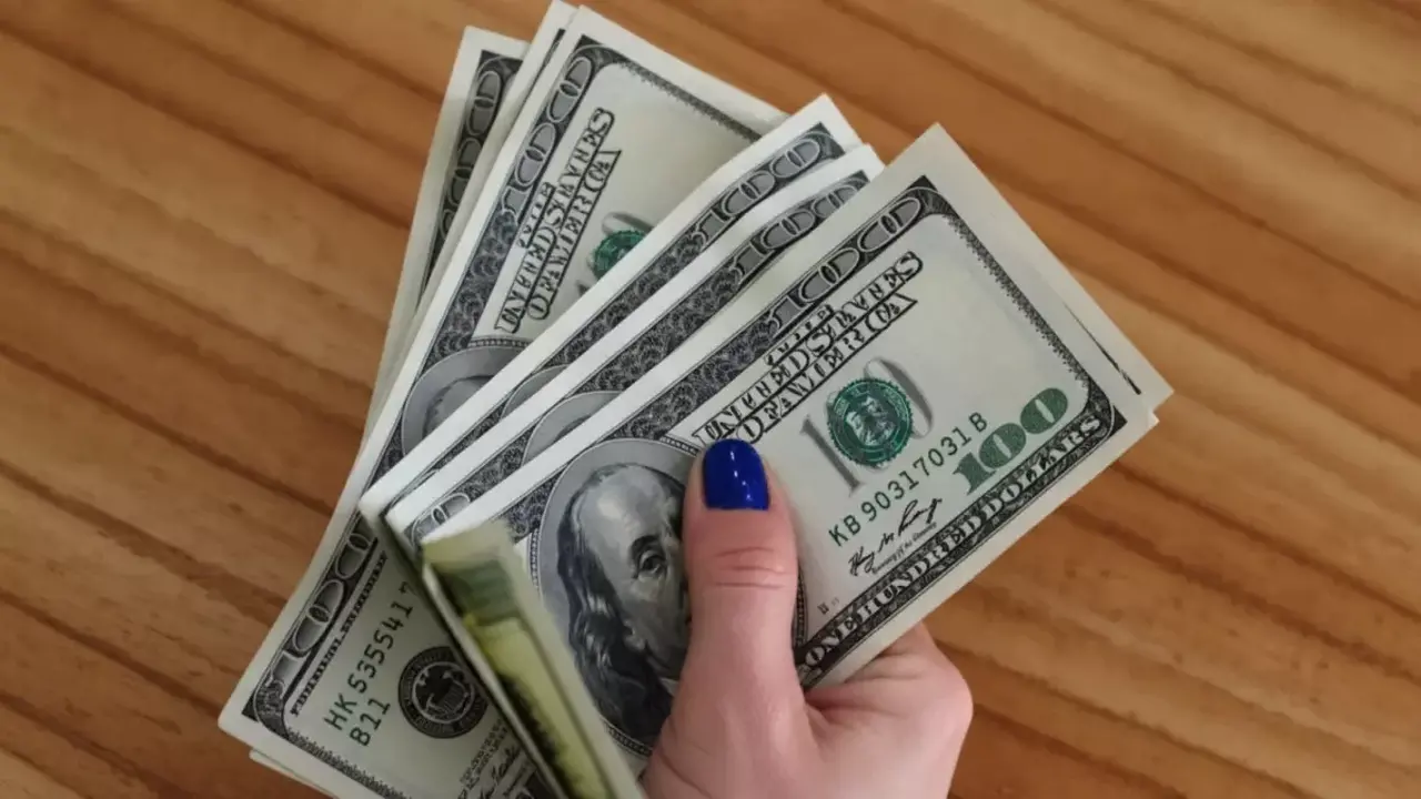 استقرار سعر الدولار عند 50 جنيها في 4 بنوك مصرية اليوم